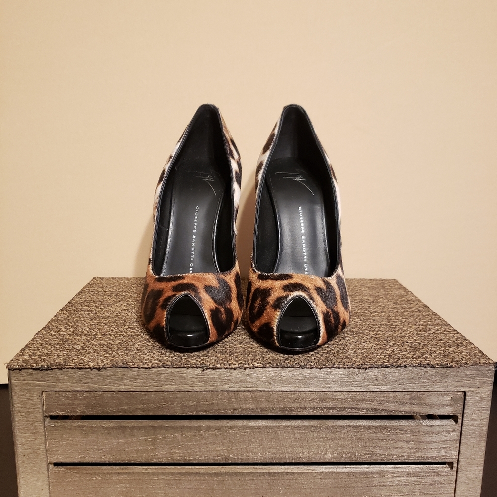 $1,195 Giuseppe Zanotti Leaopard Pumps - Picture 4 of 8